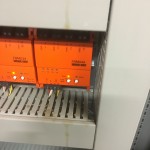 Die Schaltschrankanlage während der Reinigung