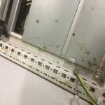 Die Schaltschrankanlage während der Reinigung