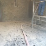 Bruchsteinwand während der Trockeneisbehandlung